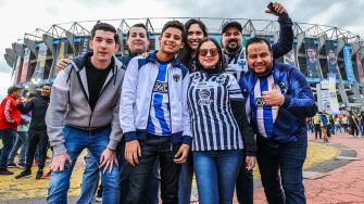 Entre abonos, playeras y servicios de streaming, los aficionados al futbol mexicano deben invertir hasta 25,000 pesos para seguir a su equipo durante el torneo Apertura 2025.

Para más información del tema, visita: https://www.eleconomista.com.mx/finanzaspersonales/cuanto-cuesta-apoyar-equipo-favorito-liga-mx-20250711-767619.html 

¡Síguenos en nuestras redes sociales para mantenerte informado!

Twitter: https://twitter.com/eleconomista 
Facebook: https://www.facebook.com/ElEconomista.mx
Instagram: https://www.instagram.com/eleconomistamx
LinkedIn: https://www.linkedin.com/company/el-economista/

#ElEconomista #EETV