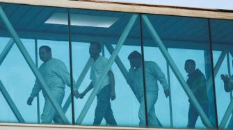 Un memorando indica que sería sólo en una circunstancia apremiante, siempre y cuando la persona haya tenido la oportunidad de hablar con un abogado.

Para más información del tema, visita: https://www.eleconomista.com.mx/internacionales/ice-podra-deportar-inmigrantes-paises-distintos-suyo-6-horas-aviso-20250713-767947.html 

¡Síguenos en nuestras redes sociales para mantenerte informado!

Twitter: https://twitter.com/eleconomista 
Facebook: https://www.facebook.com/ElEconomista.mx
Instagram: https://www.instagram.com/eleconomistamx
LinkedIn: https://www.linkedin.com/company/el-economista/

#ElEconomista #EETV #Deportados