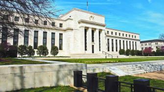La encuesta periódica del banco central estadounidense en forma de consulta con agentes económicos y expertos muestra que "la actividad económica ha progresado ligeramente entre finales de mayo y principios de julio".
Para más información del tema, visita: https://www.eleconomista.com.mx/economia/actividad-economica-eu-aumenta-perspectivas-son-pesimistas-libro-beige-fed-20250716-768434.html
¡Síguenos en nuestras redes sociales para mantenerte informado!
Twitter: https://twitter.com/eleconomista
Facebook: https://www.facebook.com/ElEconomista.mx
Instagram: https://www.instagram.com/eleconomistamx
LinkedIn: https://www.linkedin.com/company/el-economista/
#ElEconomista #EETV #Fed