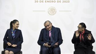 La presidenta de México aseguró que su gobierno no encubre a nadie, pero subrayó que deben existir pruebas para vincular al senador con el exsecretario de Seguridad de Tabasco, señalado como líder criminal.
Para más información del tema, visita: https://www.eleconomista.com.mx/politica/sheinbaum-pide-fgr-esclarecer-adan-augusto-tuvo-vinculo-caso-barredora-20250717-768621.html
¡Síguenos en nuestras redes sociales para mantenerte informado!
Twitter: https://twitter.com/eleconomista
Facebook: https://www.facebook.com/ElEconomista.mx
Instagram: https://www.instagram.com/eleconomistamx
LinkedIn: https://www.linkedin.com/company/el-economista/
#ElEconomista #EETV