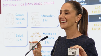 El canciller Juan Ramón de la Fuente anunció una transformación total en los servicios consulares para mexicanos en el exterior, con procesos más ágiles, sin costo y sin necesidad de gestores.
Para más información del tema, visita: https://www.eleconomista.com.mx/politica/gobierno-lanza-nuevo-modelo-atencion-consular-tramites-digitales-gratuitos-intermediarios-20250718-768780.html
Twitter: https://twitter.com/eleconomista
Sitio web: https://www.eleconomista.com.mx/
Facebook: https://www.facebook.com/ElEconomista.mx
#ElEconomista #CapitalHumano #EETV