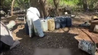 Autoridades mexicanas decomisaron 4.8 toneladas de metanfetamina y desmantelaron seis laboratorios clandestinos de fabricación de drogas tras un operativo en el estado de Sinaloa, informó este viernes la Secretaría de Marina (Semar).
Para más información del tema, visita: https://www.eleconomista.com.mx/politica/marina-decomisa-4-8-toneladas-metanfetamina-sinaloa-20250718-768797.html
¡Síguenos en nuestras redes sociales para mantenerte informado!
Twitter: https://twitter.com/eleconomista
Facebook: https://www.facebook.com/ElEconomista.mx
Instagram: https://www.instagram.com/eleconomistamx
LinkedIn: https://www.linkedin.com/company/el-economista/
#ElEconomista #EETV