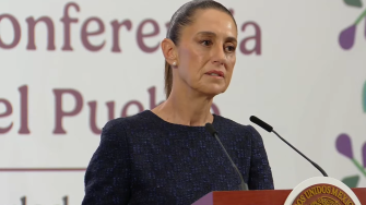 La presidenta Claudia Sheinbaum manifestó este viernes su desacuerdo con que Uber traslade los costos de incorporar a sus choferes y repartidores al IMSS al usuario final.
Para más información del tema, visita: https://www.eleconomista.com.mx/politica/sheinbaum-rechaza-uber-traslade-costos-reforma-laboral-apps-usuario-final-20250718-768778.html
¡Síguenos en nuestras redes sociales para mantenerte informado!
Twitter: https://twitter.com/eleconomista
Facebook: https://www.facebook.com/ElEconomista.mx
Instagram: https://www.instagram.com/eleconomistamx
LinkedIn: https://www.linkedin.com/company/el-economista/
#ElEconomista #EETV