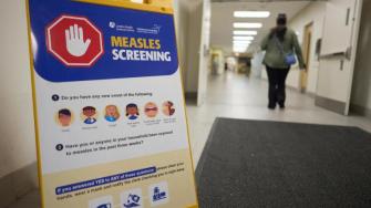 La comunidad menonita se enfrenta al "resentimiento" de ciertos profesionales de la salud frustrados por una epidemia que podría haberse evitado.
Para más información del tema, visita: https://www.eleconomista.com.mx/internacionales/epidemia-sarampion-canada-reaviva-tensiones-torno-vacunas-20250719-768903.html
¡Síguenos en nuestras redes sociales para mantenerte informado!
Twitter: https://twitter.com/eleconomista
Facebook: https://www.facebook.com/ElEconomista.mx
Instagram: https://www.instagram.com/eleconomistamx
LinkedIn: https://www.linkedin.com/company/el-economista/
T
#ElEconomista #EETV