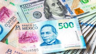 La divisa local recupera terreno por un retroceso generalizado del billete verde, en el comienzo de una semana que espera cifras de inflación y la decisión de política monetaria del Banco de México.
Para más información del tema, visita: https://www.eleconomista.com.mx/mercados/precio-dolar-hoy-4-agosto-2025-cuanto-cotiza-20250804-771135.html
Twitter: https://twitter.com/eleconomista
Sitio web: https://www.eleconomista.com.mx/
Facebook: https://www.facebook.com/ElEconomista.mx
#ElEconomista #CapitalHumano #EETV