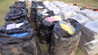 Las autoridades uruguayas incautaron más de dos toneladas de cocaína destinadas al exterior, donde podrían alcanzar un valor superior a los 50 millones de dólares, según estimaciones oficiales.