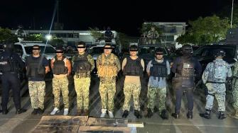 El Secretario de Seguridad y Protección Ciudadana reportó un operativo en Comalcalco que forma parte de la Estrategia Nacional contra la Extorsión, que ya suma 46 personas detenidas desde julio.

Para más información del tema, visita: https://www.eleconomista.com.mx/politica/garcia-harfuch-confirma-detencion-seis-sujetos-portaban-armas-drogas-tabasco-20250805-771355.html

¡Síguenos en nuestras redes sociales para mantenerte informado!

Twitter: https://twitter.com/eleconomista 
Facebook: https://www.facebook.com/ElEconomista.mx
Instagram: https://www.instagram.com/eleconomistamx
LinkedIn: https://www.linkedin.com/company/el-economista/

#ElEconomista #EETV