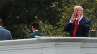 El expresidente Trump bromeó sobre instalar misiles nucleares desde la Casa Blanca, mientras crecen las tensiones con Rusia.

Para más información del tema, visita: https://www.eleconomista.com.mx/internacionales/trump-bromea-sobre-misiles-nucleares-subir-techo-casa-blanca-20250805-771358.html

¡Síguenos en nuestras redes sociales para mantenerte informado!

Twitter: https://twitter.com/eleconomista 
Facebook: https://www.facebook.com/ElEconomista.mx
Instagram: https://www.instagram.com/eleconomistamx
LinkedIn: https://www.linkedin.com/company/el-economista/

#ElEconomista #EETV