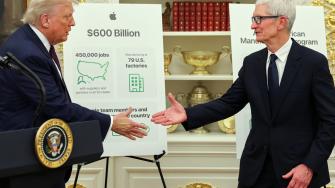 El presidente Donald Trump recibió al presidente ejecutivo de Apple en la Casa Blanca. Foto: Reuters