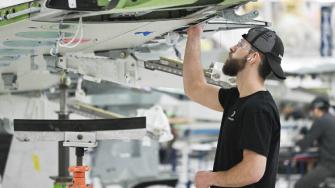 La economía canadiense perdió miles de puestos de trabajo en julio, con lo que la proporción de personas empleadas respecto a la población total se situó en su nivel más bajo en ocho meses, mostraron datos publicados este viernes.
Para más información del tema, visita: https://www.eleconomista.com.mx/empresas/canada-pierde-40-800-empleos-julio-aranceles-trump-afectan-contratacion-20250808-771863.html
¡Síguenos en nuestras redes sociales para mantenerte informado!
Twitter: https://twitter.com/eleconomista
Facebook: https://www.facebook.com/ElEconomista.mx
Instagram: https://www.instagram.com/eleconomistamx
LinkedIn: https://www.linkedin.com/company/el-economista/
#ElEconomista #EETV #Canadá
