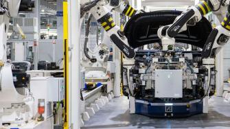 La comercialización de autos nuevos en México muestra una tendencia a la baja. Desde abril y hasta julio se han registrado caídas interanuales en el total de vehículos vendidos.