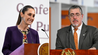 Durante su conferencia matutina del jueves pasado, la presidenta Sheinbaum adelantó que el presidente de Guatemala visitará territorio mexicano, sin embargo, no ofreció más detalles sobre la fecha exacta o el lugar donde se reunirían.
Para más información del tema, visita: https://www.eleconomista.com.mx/politica/sheinbaum-conversa-presidente-guatemala-afinar-detalles-sobre-visita-mexico-20250808-771919.html
Twitter: https://twitter.com/eleconomista
Sitio web: https://www.eleconomista.com.mx/
Facebook: https://www.facebook.com/ElEconomista.mx
#ElEconomista#EETV