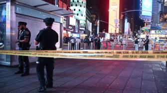 Un adolescente armado de 17 años abrió fuego e hirió a tres personas el sábado en Times Square, en Nueva York, indicó la policía de la ciudad.
¡Síguenos en nuestras redes sociales para mantenerte informado!
Twitter: https://twitter.com/eleconomista
Facebook: https://www.facebook.com/ElEconomista.mx
Instagram: https://www.instagram.com/eleconomistamx
LinkedIn: https://www.linkedin.com/company/el-economista/
T
#ElEconomista #EETV