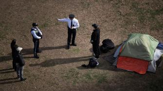 En 2024 la capital estadounidense tenía más de 5,600 personas en situación de calle.
Para más información del tema, visita: https://www.eleconomista.com.mx/internacionales/trump-conmina-personas-hogar-irse-lejos-washington-20250810-772051.html
¡Síguenos en nuestras redes sociales para mantenerte informado!
Twitter: https://twitter.com/eleconomista
Facebook: https://www.facebook.com/ElEconomista.mx
Instagram: https://www.instagram.com/eleconomistamx
LinkedIn: https://www.linkedin.com/company/el-economista/
#ElEconomista #EETV #DonaldTrump