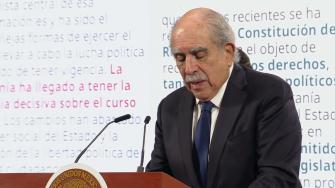 La presidenta Claudia Sheinbaum y el titular de la Comisión Presidencial para la Reforma Electoral, Pablo Gómez, presentaron este lunes el decreto que formaliza la creación de este órgano transitorio, cuyo objetivo será convocar a la ciudadanía a participar en un amplio proceso de consulta y análisis para proponer cambios al sistema electoral mexicano.
Para más información del tema, visita: https://www.eleconomista.com.mx/politica/sheinbaum-instala-comision-presidencial-reforma-electoral-20250811-772172.html
¡Síguenos en nuestras redes sociales para mantenerte informado!
Twitter: https://twitter.com/eleconomista
Facebook: https://www.facebook.com/ElEconomista.mx
Instagram: https://www.instagram.com/eleconomistamx
LinkedIn: https://www.linkedin.com/company/el-economista/
#ElEconomista #EETV