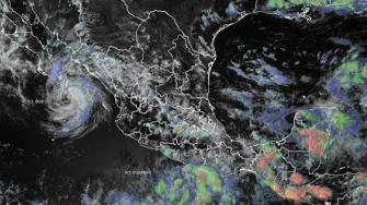 Meteorólogos, físicos, ingenieros y geógrafos trabajan en equipo combinando análisis técnico, memoria histórica y comunicación; sin embargo, México enfrenta un déficit de especialistas ante la necesidad de optimizar la infraestructura de observación.
Para más información del tema, visita: https://www.eleconomista.com.mx/arteseideas/perfil-necesitas-pronosticar-clima-20250811-772192.html
¡Síguenos en nuestras redes sociales para mantenerte informado!
Twitter: https://twitter.com/eleconomista
Facebook: https://www.facebook.com/ElEconomista.mx
Instagram: https://www.instagram.com/eleconomistamx
LinkedIn: https://www.linkedin.com/company/el-economista/
#ElEconomista #EETV
