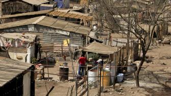 En México, cerca de tres de cada 10 habitantes vive en condiciones de pobreza. De acuerdo con la primera Medición de Pobreza Multidimensional presentada por el Inegi.
Para más información del tema, visita: https://www.eleconomista.com.mx/economia/3-10-mexicanos-vive-situacion-pobreza-cifra-disminuyo-17-7-dos-anos-20250813-772530.html
¡Síguenos en nuestras redes sociales para mantenerte informado!
Twitter: https://twitter.com/eleconomista
Facebook: https://www.facebook.com/ElEconomista.mx
Instagram: https://www.instagram.com/eleconomistamx
LinkedIn: https://www.linkedin.com/company/el-economista/
#ElEconomista #EETV