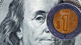 La cotización subió ante un fortalecimiento de billete verde, luego de la publicación de cifras económicas en EU que moderaron el entusiasmo de los operadores.
Para más información del tema, visita: https://www.eleconomista.com.mx/mercados/peso-mexicano-retrocede-dolar-moderacion-apuestas-sobre-tasas-fed-20250814-772733.html
¡Síguenos en nuestras redes sociales para mantenerte informado!
Twitter: https://twitter.com/eleconomista
Facebook: https://www.facebook.com/ElEconomista.mx
Instagram: https://www.instagram.com/eleconomistamx
LinkedIn: https://www.linkedin.com/company/el-economista/
#ElEconomista #EETV #Tipodecambio