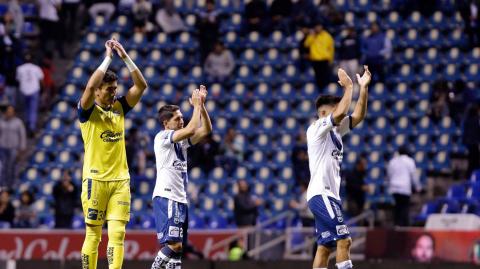 Jesús Rodríguez y Carlos Baltazar en festejo durante el partido entre el Club Puebla y los Bravos de FC Juárez, correspondiente a la jornada 6 del torneo Apertura 2023 de la Liga BBVA MX, celebrado en el estadio Cuauhtémoc. Foto: Cuartoscuro