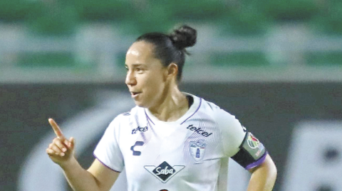 Charlyn Corral, futbolista.