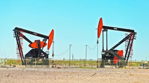 Otras petroleras serán invitadas para que puedan transportar su petróleo a través de esta compañía, que se llamará Vaca Muerta Oil Sur. Se espera que Vista, PAE, Chevron, Shell, Pluspetrol y Pampa sean de la partida. Todas también tendrán la posibilidad de ser parte de la empresa a través de aporte de capital. REUTERS/Agustin Marcarian/File Photo