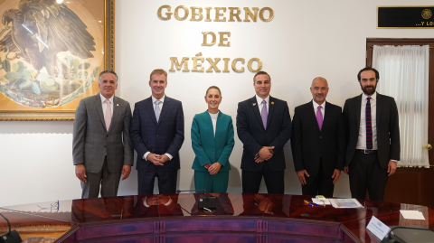 La presidenta de México, Claudia Sheinbaum, se reunió con Keith Creel, presidente y director ejecutivo de Canadian Pacific Kansas.