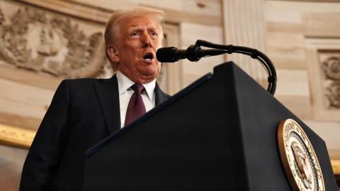 El presidente Donald Trump comenzó a delinear las primeras acciones de su gobierno luego de rendir protesta como 47º presidente de los Estados Unidos. Foto: Reuters