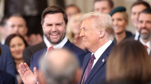 Vance y Trump en la ceremonia de juramentación en el Capitolio
