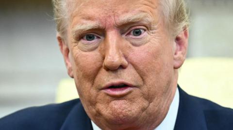 El presidente de Estados Unidos, Donald Trump, prometió este miércoles responder a la amenaza de la Unión Europea de imponer contraaranceles por 26,000 millones de euros (unos 28,000 millones de dólares) a partir de abril, después de que aplicó gravámenes generales a las importaciones de acero y aluminio.

Para más información del tema, visita: https://www.eleconomista.com.mx/empresas/trump-amenaza-responder-aranceles-contraaranceles-ue-20250312-750207.html

¡Síguenos en nuestras redes sociales para mantenerte informado!

Twitter: https://twitter.com/eleconomista 
Facebook: https://www.facebook.com/ElEconomista.mx
Instagram: https://www.instagram.com/eleconomistamx
LinkedIn: https://www.linkedin.com/company/el-economista/

#ElEconomista #EETV