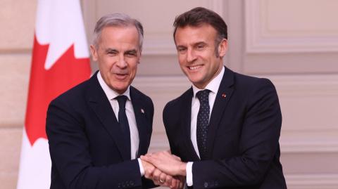 Mark Carney, primer ministro de Canadá con Emmanuel Macron, presidente de Francia.