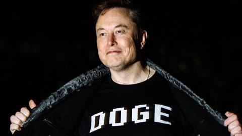 El DOGE de Musk ha generado alarma entre sus críticos porque tiene acceso a datos confidenciales a través del Departamento del Tesoro estadounidense.

Para más información del tema, visita: https://www.eleconomista.com.mx/internacionales/musk-dice-gestion-le-ahorrara-150-000-millones-dolares-gobierno-eu-20250410-754459.html

¡Síguenos en nuestras redes sociales para mantenerte informado!

Twitter: https://twitter.com/eleconomista 
Facebook: https://www.facebook.com/ElEconomista.mx
Instagram: https://www.instagram.com/eleconomistamx
LinkedIn: https://www.linkedin.com/company/el-economista/

#ElEconomista #EETV