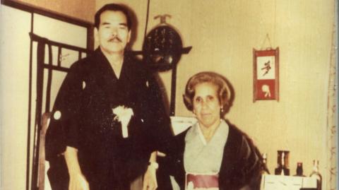 Yoshigei Nakatani y su esposa