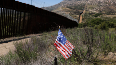 Muro en frontera norte entre México y Estados Unidos.