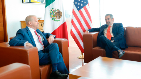 El embajador de EU, Ronald Johnson, se reunió con el secretario de Relaciones Exteriores, Juan Ramón de la Fuente.