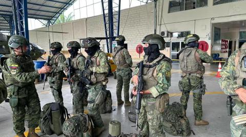 Despliegue de tropas ecuatorianas.