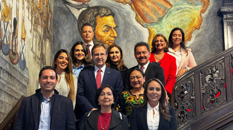 Delegación de senadoras y senadores mexicanos se reunieron con el embajador de México en Estados Unidos, Esteban Moctezuma.