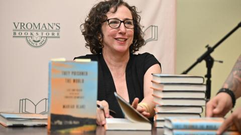 Mariah Blake, autora del nuevo libro "Envenenaron el mundo: Vida y muerte en la era de los químicos eternos".