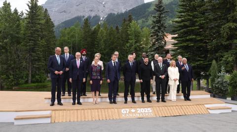 Los asistentes de la Cumbre del G7 posan para una foto.