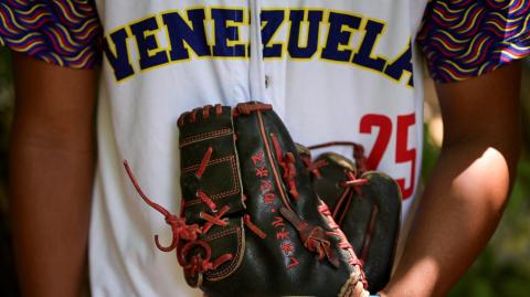 El beisbolista venezolano Reiner Bravo, de 15 años, miembro del Cacique Mara.