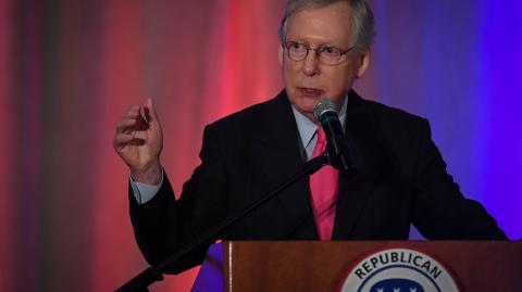 Mitch McConnell ayer, durante un evento en una granja de Louisville, Kentucky. Foto: AP