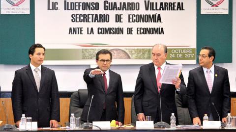 COMPARECE EL SECRETARIO ILDEFONSO GUAJARDO VILLARREAL ANTE LA COMISIÃ“N DE ECONOMÃçA EN LA CÃÅMARA DE DIPUTADOSCon motivo de la Glosa del Quinto Informe de Gobierno del Presidente Enrique PeÃ±a Nieto, el Secretario de EconomÃa, Ildefonso Guajardo Villarreal, comparece ante la ComisiÃ³n de EconomÃa, encabezada por el Diputado Jorge DÃ¡vila Flores.AcompaÃ±aron al Titular de EconomÃa los Subsecretarios de Comercio Exterior, Juan Carlos Baker; Competitividad y Normatividad, RocÃo Ruiz; Industria y Comercio, Rogelio Garza y MinerÃa, Alfonso CantÃº.AsÃ como el Oficial Mayor, Rogelio Rangel y el Coordinador General de Delegaciones, Jorge CantÃº y los titulares del Instituto Nacional del Emprendedor, de la ComisiÃ³n Federal de Mejora Regulatoria, del Instituto de la Propiedad Industrial, de la ProcuradurÃa Federal del Consumidor, de Exportadora de Sal, del Programa Nacional de Apoyo al Microempresario y de ProMÃ©xico.