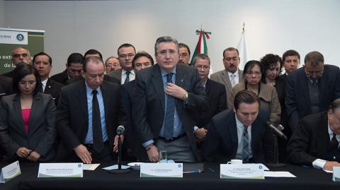 Â©MARIO JASSO /CUARTOSCURO.COM - CIUDAD DE MÃ‰XICO, 23NOVIEMBRE2017.- Luis RaÃºl GÃ³nzales PÃ©rez, presidente de la CNDH, junto con los ombudsman de cada Estado de la RepÃºblica, en conferencia de prensa manifestaron su rechazo al asesinato del presidente de la ComisiÃ³n Estatal de Derechos Humanos de Baja California Sur, Silvestre de la Toba Camacho.FOTO: MARIO JASSO /CUARTOSCURO.COM