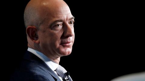 Jeff Bezos, fundador de Amazon, que agregó a su patrimonio cerca de 33,800 mdd