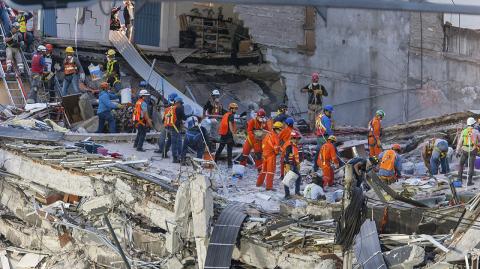 TERREMOTO MEXICO 19 DE SEPTIEMBRE 2017 - LABORES DE RESCATE EN EL EDIFICIO DE ALVARO OBREGON 286 EN LA COLONIA CONDESA QUE COLAPSO Y DONDE QUEDARON ATRAPADAS MAS DE 50 PERSONAS POR EL TERREMOTO DEL 19 DE SEPTIEMBRE EN LA CDMX 19S19SCDMX GILBERTO MARQUINA