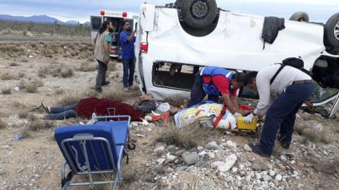 People tend to injured passengers of crashed campaign van of Maria de Jesus Patricio, known as Marichuy and the first indigenous woman to run for the Mexican presidency, in Mulege - ATTENTION EDITORS - VISUAL COVERAGE OF SCENES OF INJURY OR DEATH   People tend to injured passengers of crashed campaign van of Maria de Jesus Patricio, known as Marichuy and the first indigenous woman to run for the Mexican presidency, in Mulege, Baja California Sur, Mexico in this image taken February 14, 2018 obtained from social media. MANUEL PEREZ via REUTERS    ATTENTION EDITORS - THIS IMAGE WAS PROVIDED BY A THIRD PARTY. NO RESALES. NO ARCHIVES. MANDATORY CREDIT.  TEMPLATE OUT - 3TP NARCH/NARCH30 MNDTY TMPOUT