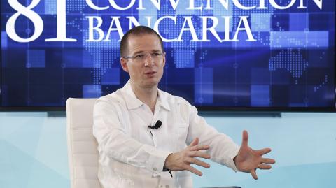 RICARDO ANAYA DURANTE LA INAUGURACION DE LA 81 CONVENCION BANCARIA ACAPULCO GUERRERO . FOTO : HUGO SALAZAR / EL ECONOMISTA .