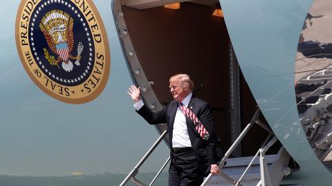 Trump arrives in West Palm Beach, Florida - U.S. President Donald Trump steps from Air Force One upon arrival in West Palm Beach, Florida, U.S., April 16, 2018.  REUTERS/Kevin Lamarque