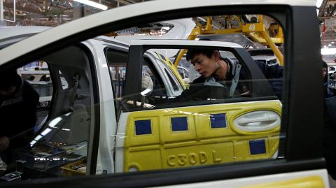 FILE PHOTO: An employee works on an assembly line producing electronic cars at a factory of Beijing Electric Vehicle, funded by BAIC Group, in Beijing - FILE PHOTO: An employee works on an assembly line producing electronic cars at a factory of Beijing Electric Vehicle, funded by BAIC Group, in Beijing, China, January 18, 2016.REUTERS/Kim Kyung-Hoon/File Photo                      GLOBAL BUSINESS WEEK AHEAD - NARCH/NARCH30