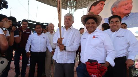 El candidato de la coalición Juntos Haremos Historia a la Presidencia de México, Andrés Manuel López Obradord durante su visita a Tepeaca, Puebla. Foto: Notimex