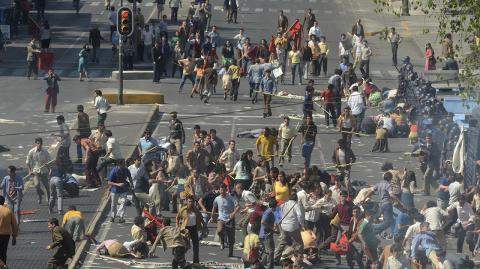 CIUDAD DE MÉXICO, 23ENERO2017.- Continúa la filmación de la película Roma, dirigida por Alfonso Cuarón, sobre la calzada México-Tacuba a la altura del metro Normal, y la cual aborda los sucesos del llamado “Halconazo” del año de 1971. FOTO: ARMANDO MONROY /CUARTOSCURO.COM